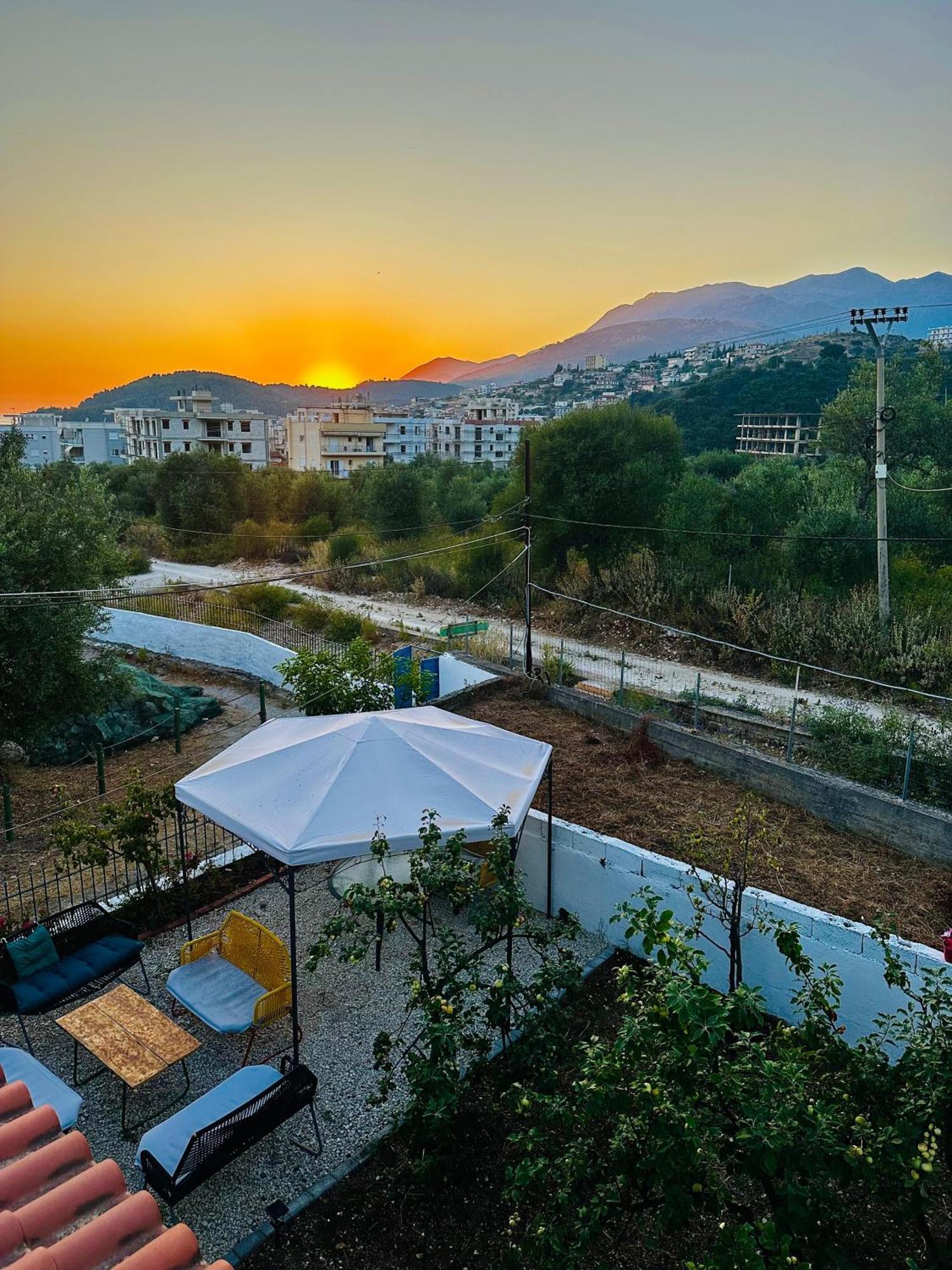 Natural Hostel Himarë Exterior foto
